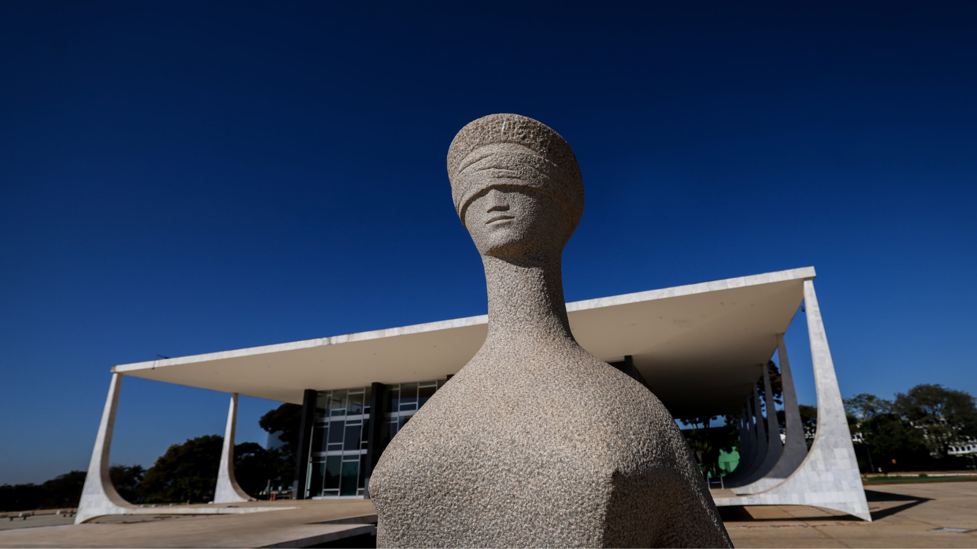 Após atentado no DF, Congresso e STF suspendem atividades nesta quinta-feira (13)