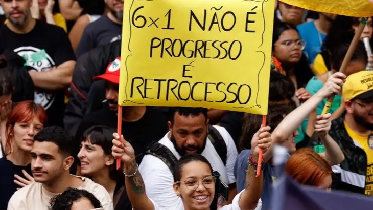 Manifestantes vão às ruas pelo fim da escala de trabalho 6×1