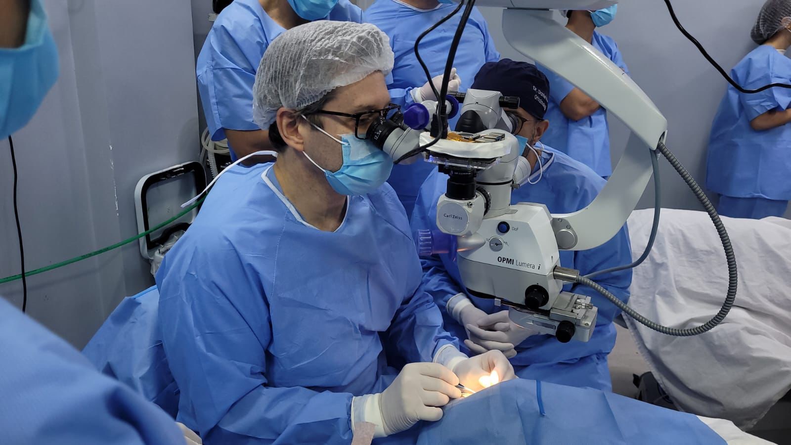 Hospital do Olho de Duque de Caxias realiza primeira cirurgia pública com implante de gel para tratamento do glaucoma no Brasil