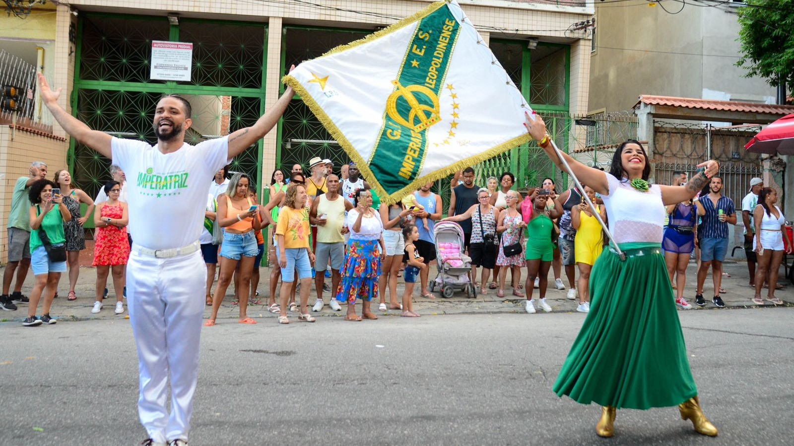 Imperatriz Leopoldinense realiza primeiro ensaio de rua neste domingo (17)