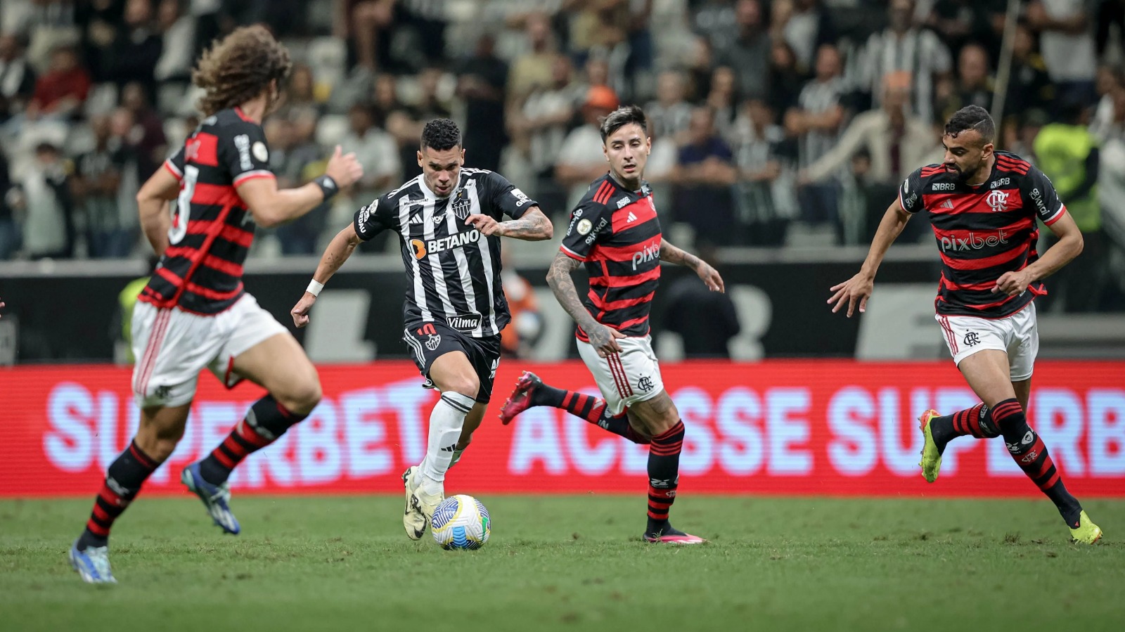 Brasileirão: Flamengo x Atlético se enfrentam nesta quarta (13) às 20h no Maracanã