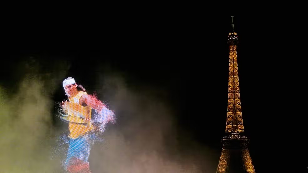 Projeção ao lado da Torre Eiffel homenageia Rafael Nadal