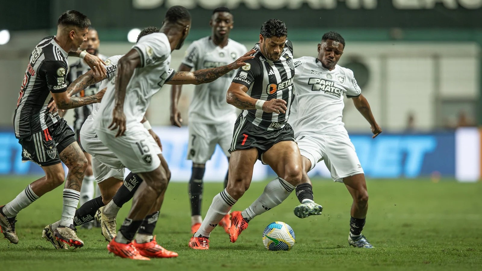 Atlético-MG encara Botafogo e mantém empate mesmo com 1 jogador a menos