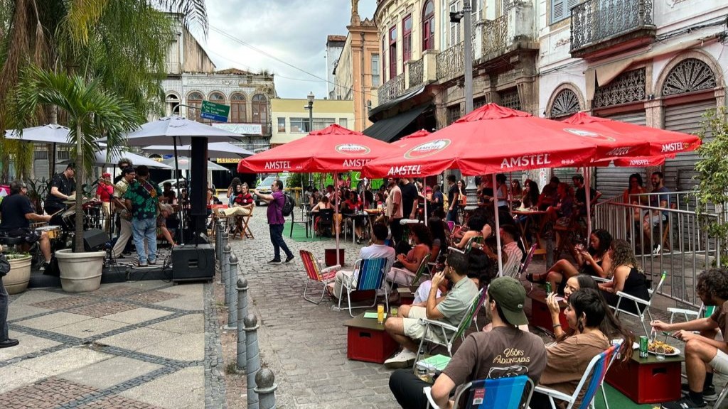 Rua do Lavradio ganha vida nos domingos com jazz e Baile do Ney