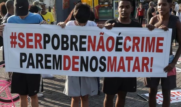 Em 2023, polícia mata 243 crianças e adolescentes em nove estados, de acordo com um relatório