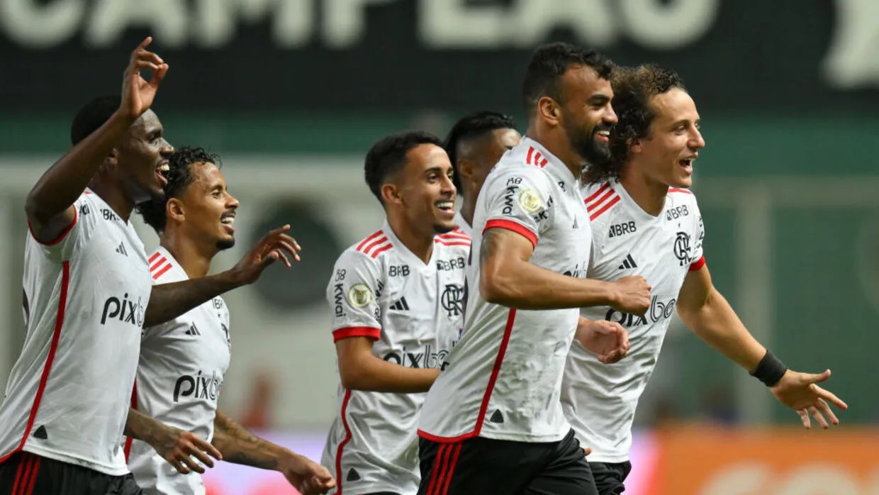 Gol de falta de David Luiz garante vitória do Flamengo sobre Cruzeiro pelo Brasileirão