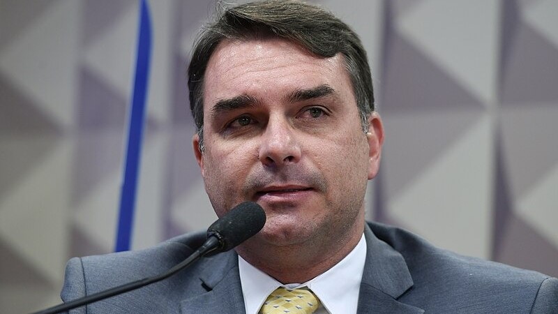 STF recebe queixa-crime contra Flávio Bolsonaro por associar prefeito de Angra ao tráfico