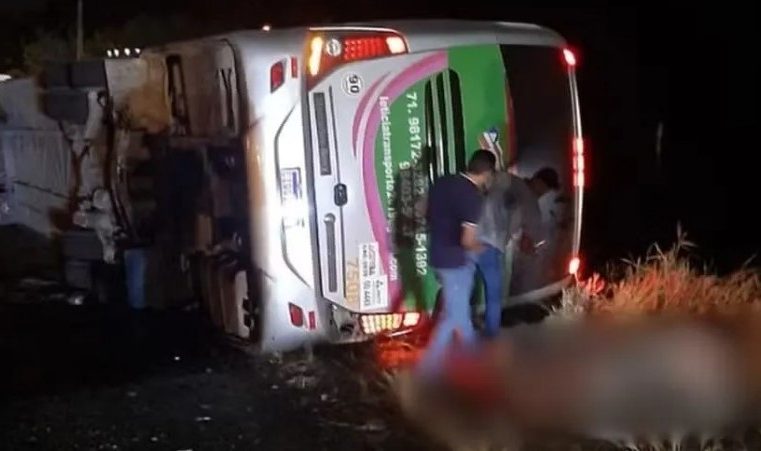 Acidente de ônibus deixa quatro mortos e 11 feridos na Bahia