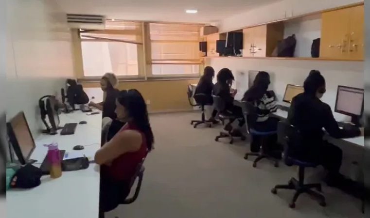 Polícia prende 11 pessoas em call center clandestino que aplicava golpes de empréstimo no Centro do Rio