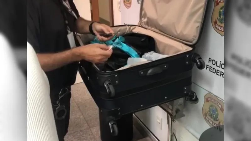 PF prende mulher com cerca de seis quilos de cocaína, no Aeroporto do Galeão no RJ