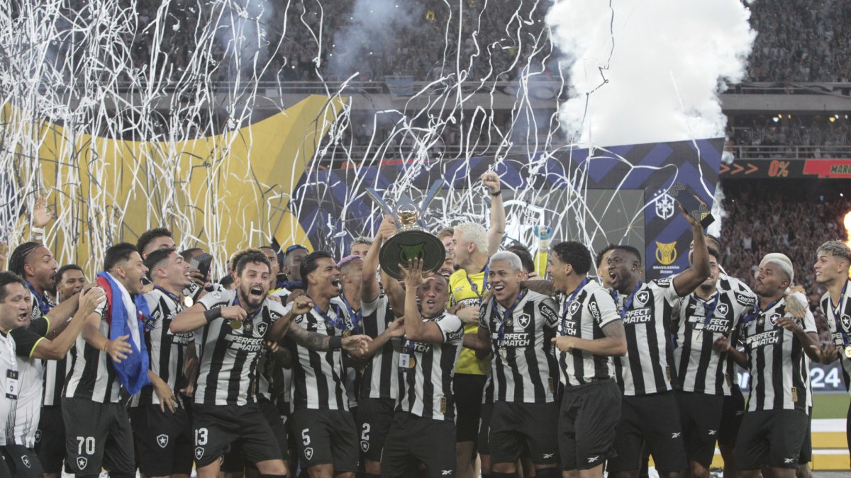 Após Libertadores e Brasileirão, Botafogo pode somar até 5 troféus em menos de 20 dias com Copa Intercontinental