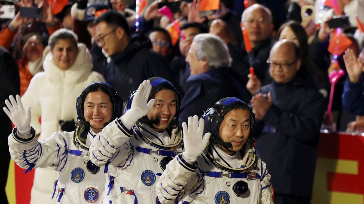 Recorde Histórico: astronautas chineses realizam maior passeio espacial mais longo registrado