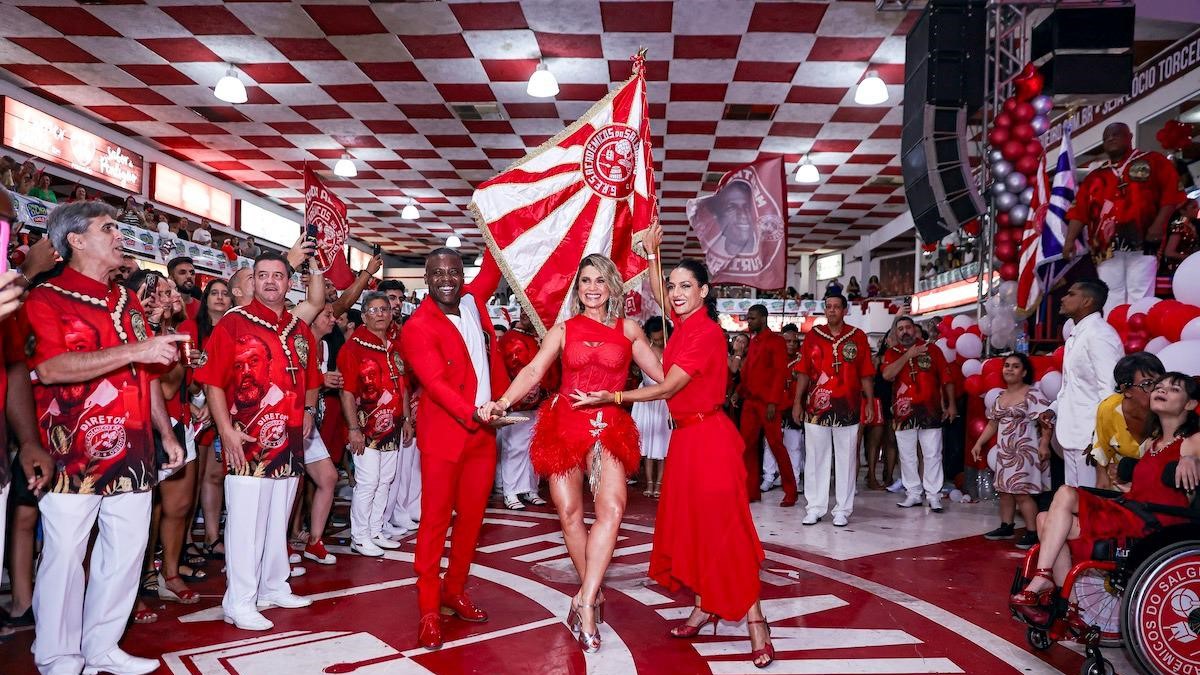 Flávia Alessandra é apresentada como musa do Salgueiro no fim de semana