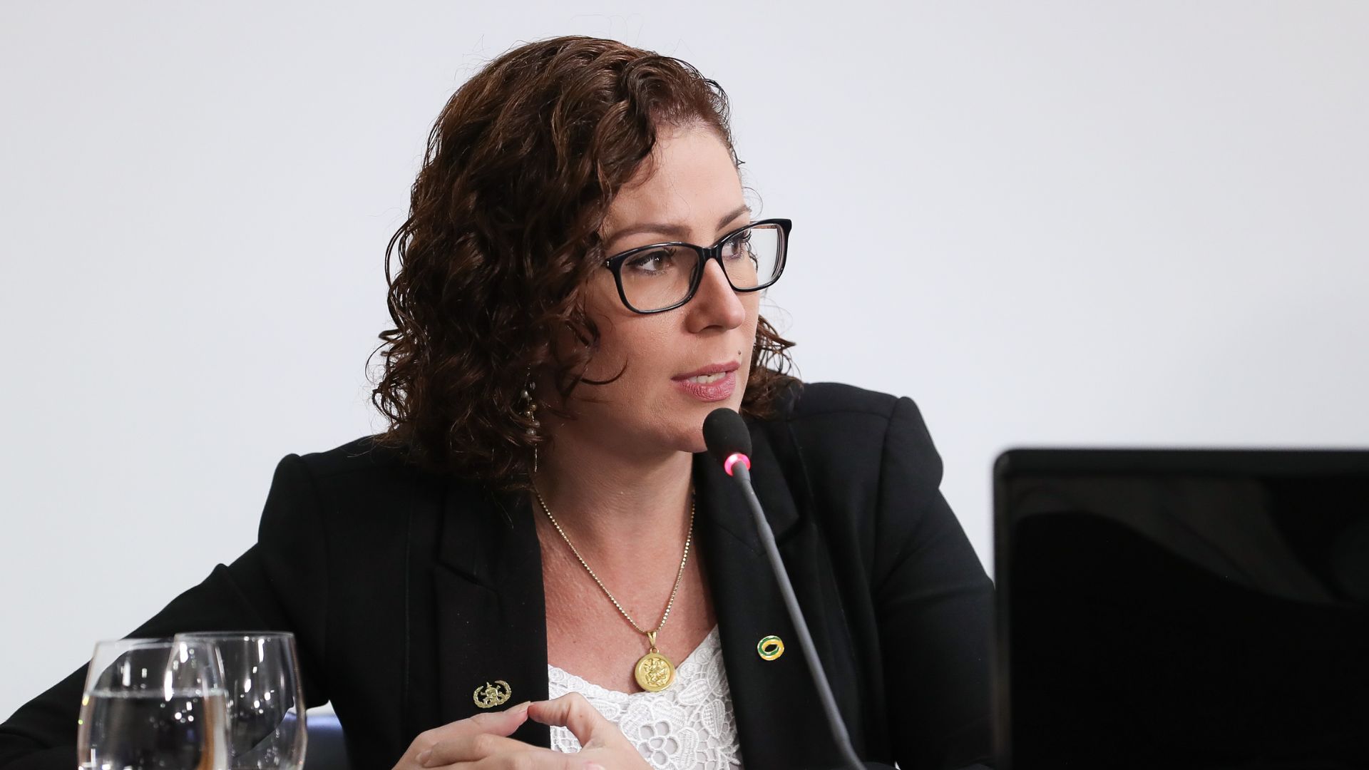 Carla Zambelli pede que TRE-SP reveja ‘com carinho’ decisão que a cassou