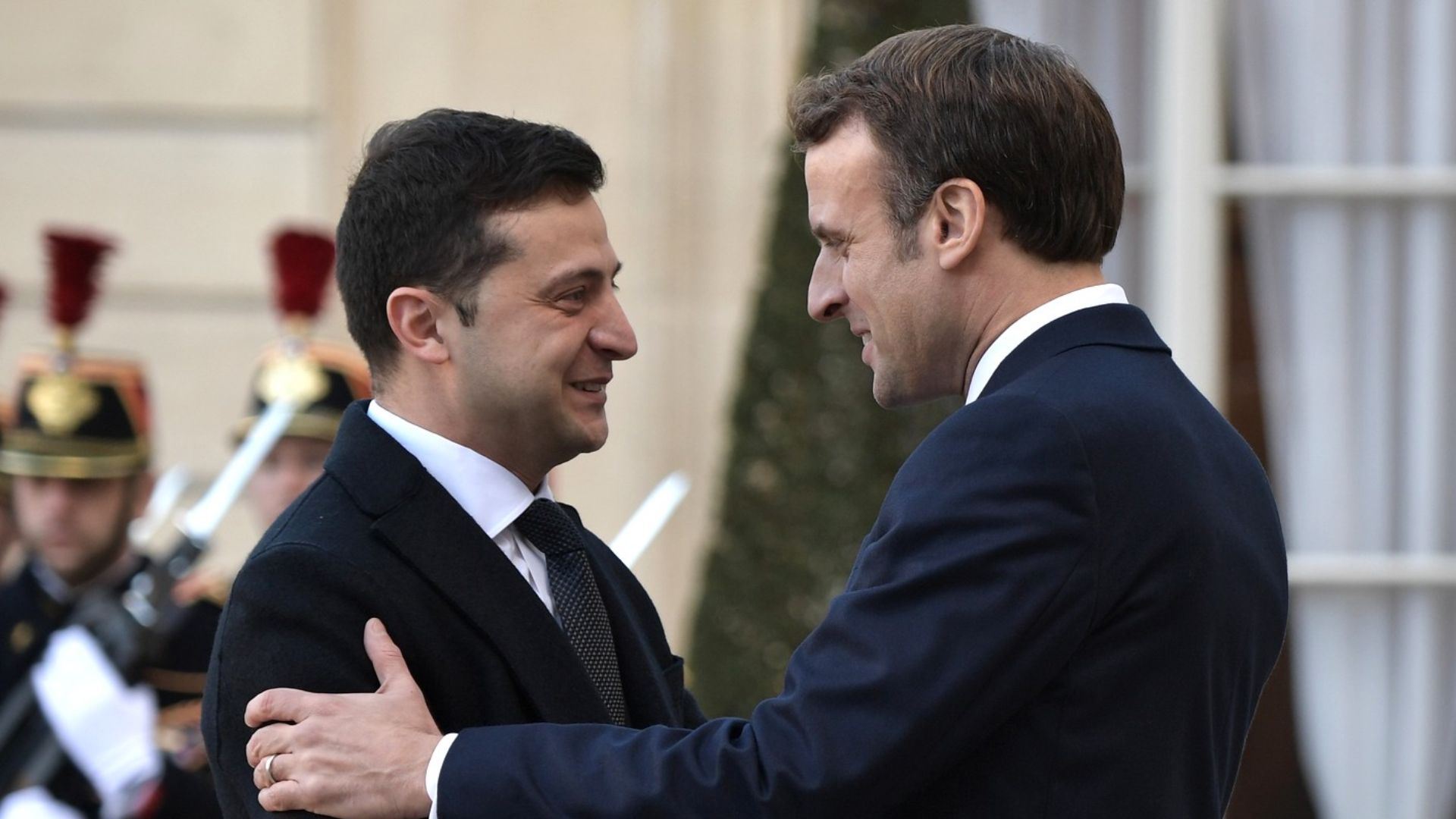 Zelensky diz que se reuniu com Macron sobre possível envio de tropas para Ucrânia