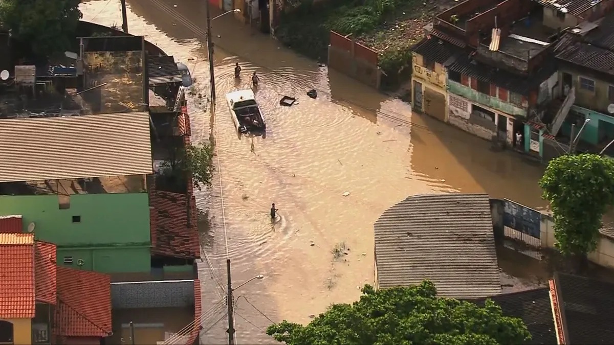 Após temporal, laje de casa desaba em Acari e 11 ficam feridos