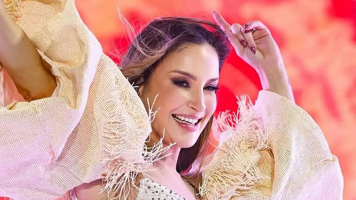 Claudia Leitte se pronuncia sobre inquérito de racismo religioso após polêmica com música: ‘Prezo muito pelo respeito’