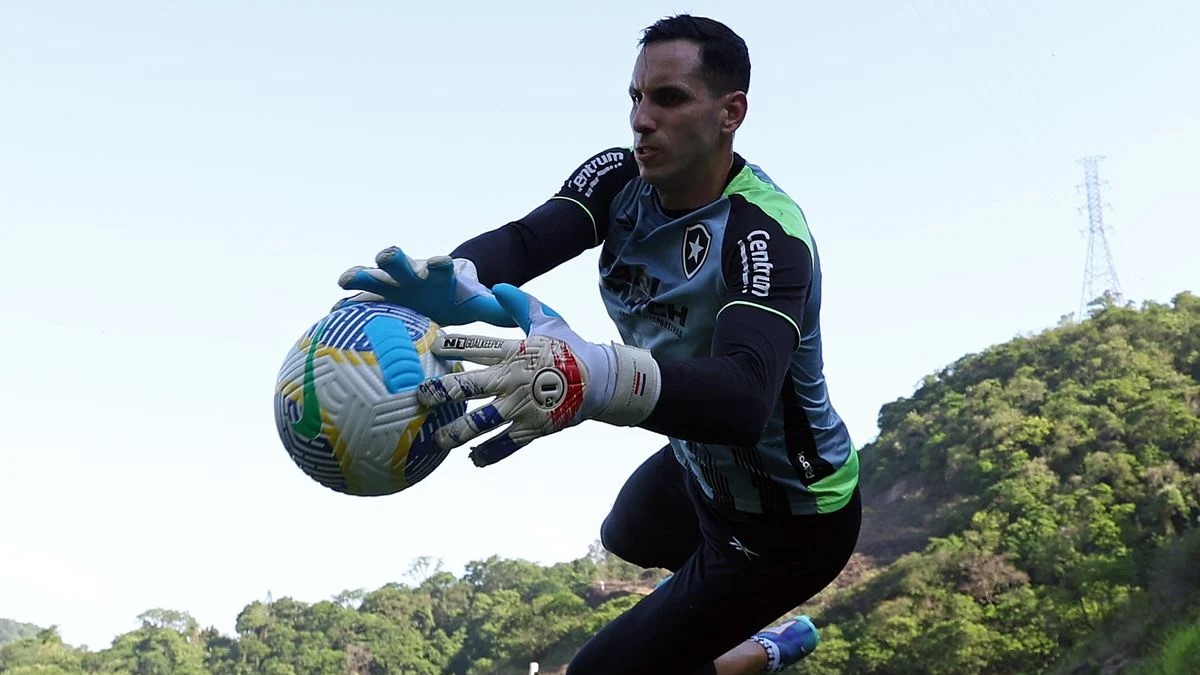 Gatito Fernández retorna ao Cerro Porteño após 8 anos no Botafogo