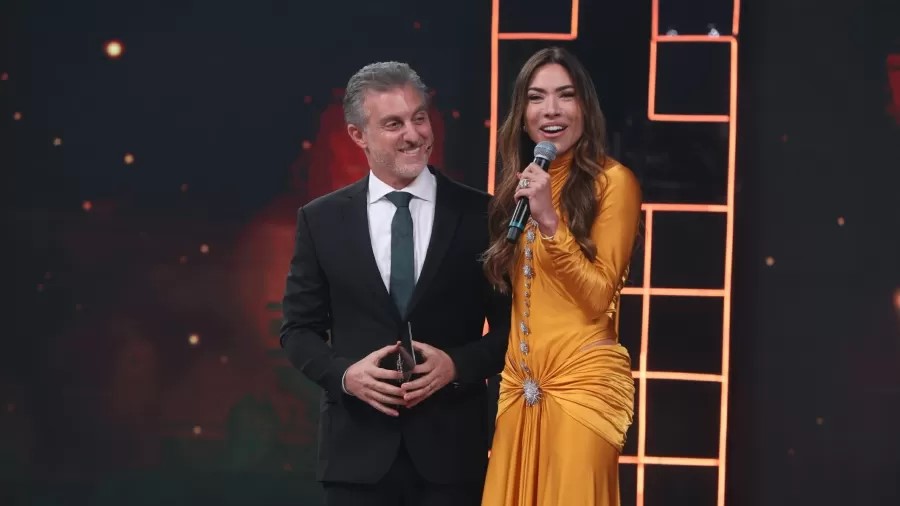 Patrícia Abravanel participa de homenagem a Silvio Santos no ‘Melhores do Ano’ com transmissão simultânea entre Globo e SBT