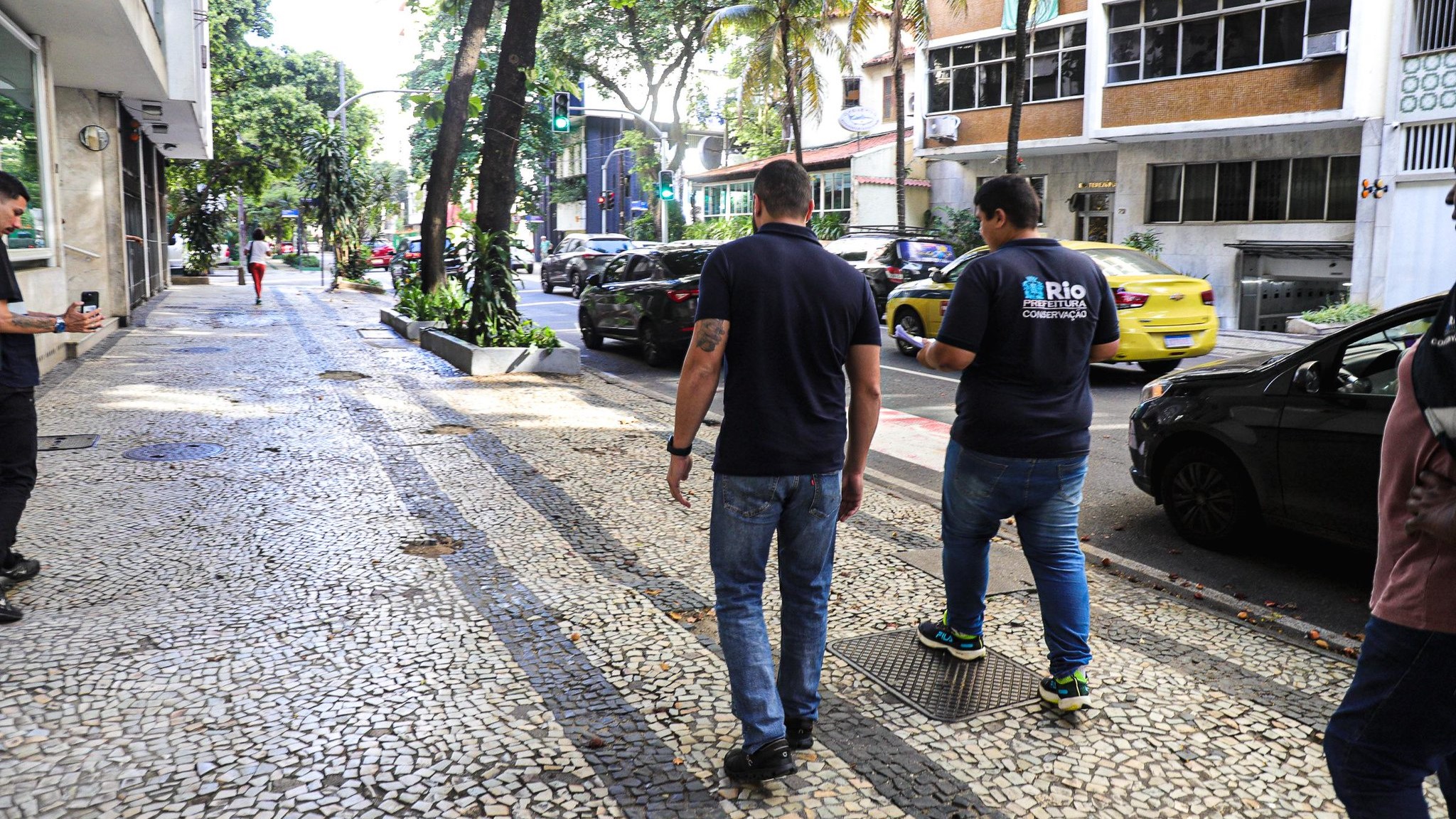 Prefeitura notifica mais de 110 imóveis em Copacabana para manutenção de calçadas