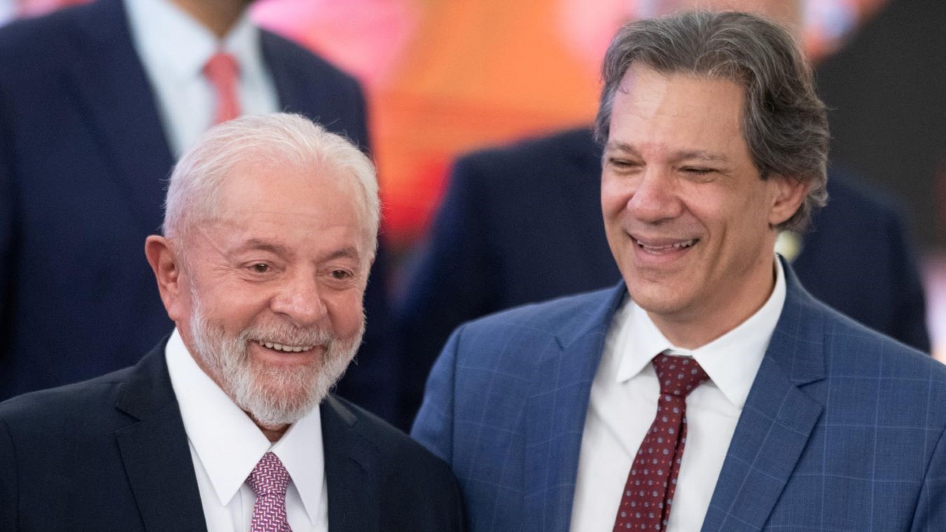 Lula cancela férias de Haddad em meio à crise econômica e pressões do mercado