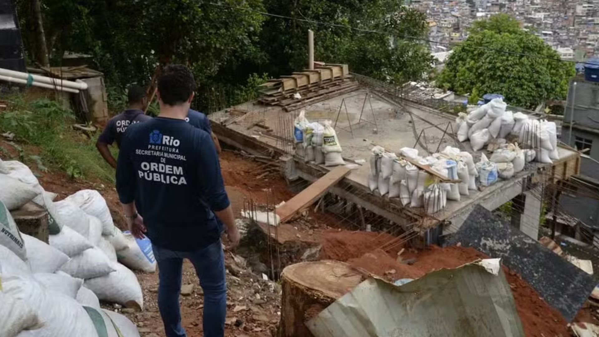 Obra ilegal na Rocinha é demolida pela Prefeitura e prejuízo chega a R$ 2 milhões