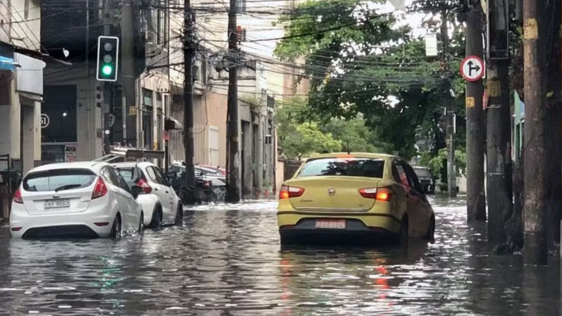 Temporal causa transtornos no RJ e fim de semana terá tempo mais estável