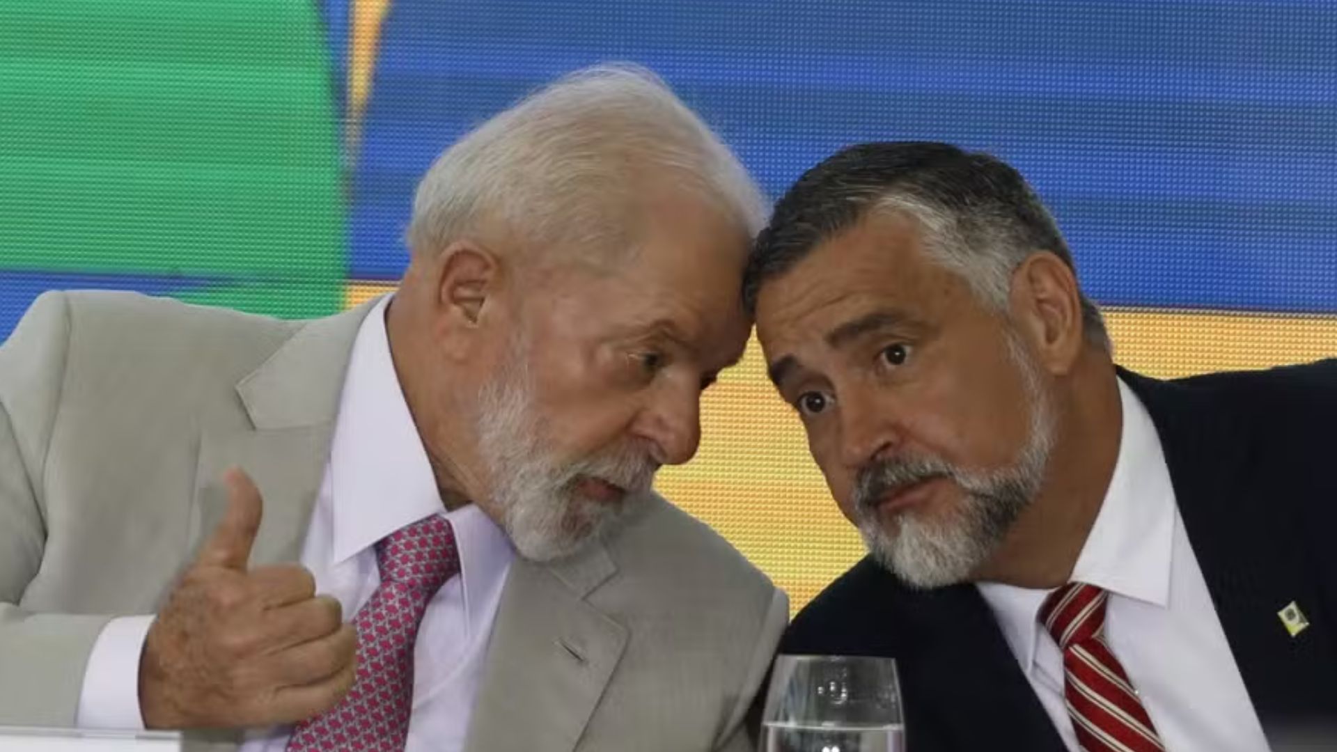 Lula confirma saída de Pimenta da Secom e Sidônio Palmeira assume pasta