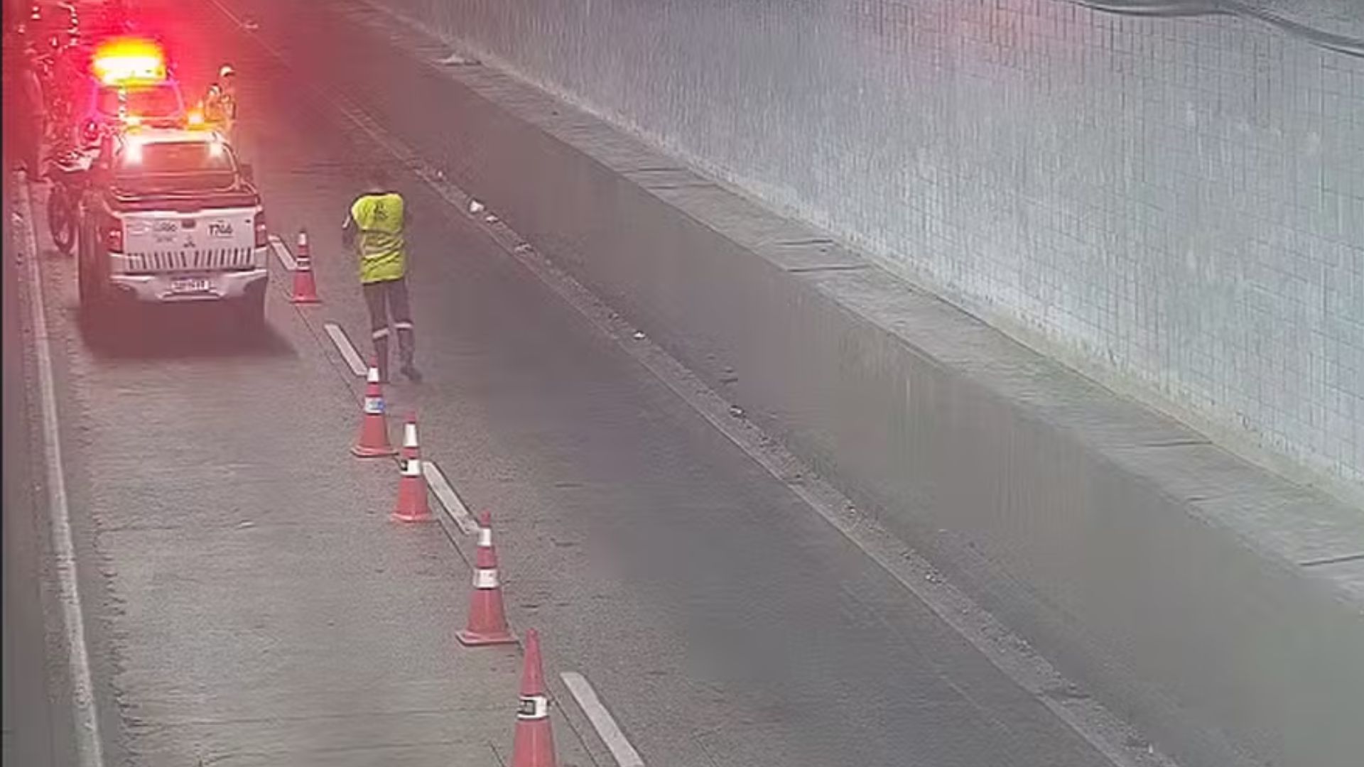 Acidente interdita uma faixa do Túnel Santa Bárbara nesta quinta-feira (23)