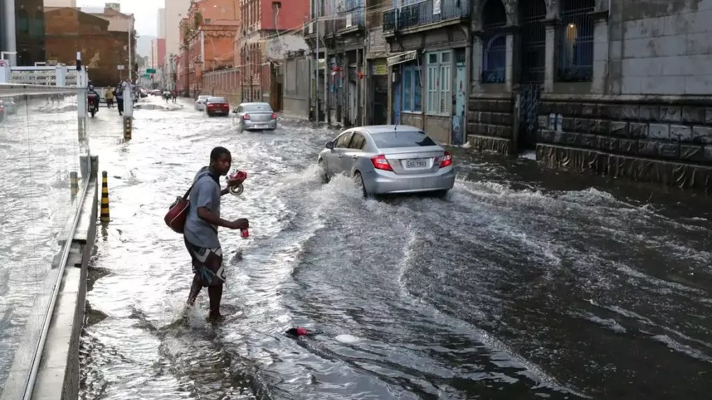 Governo do RJ investe R$ 8 bilhões em plano para prevenir desastres das chuvas em 2025