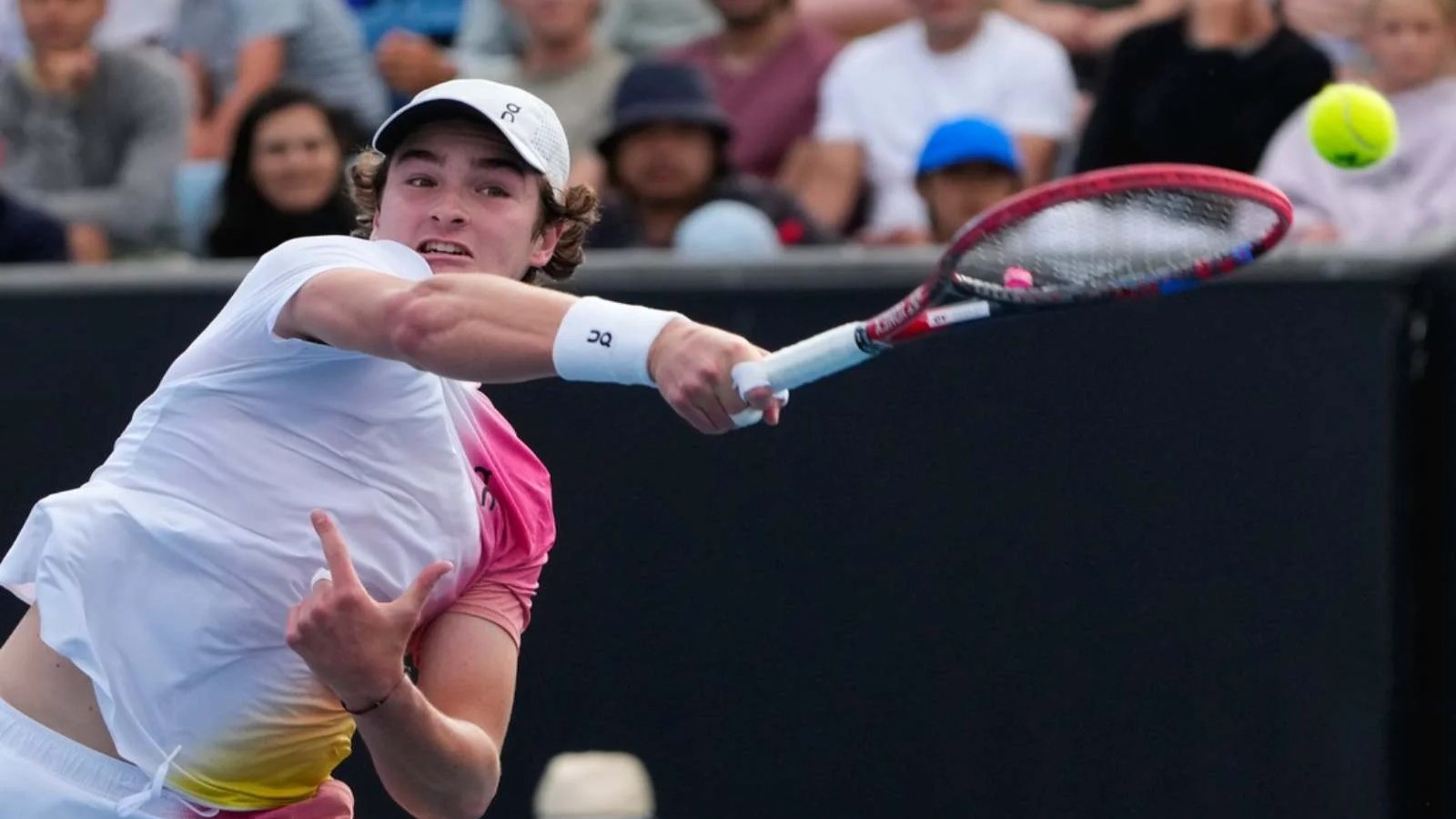 Derrotado por italiano, João Fonseca deixa Australian Open para seguir caminho brilhante no tênis