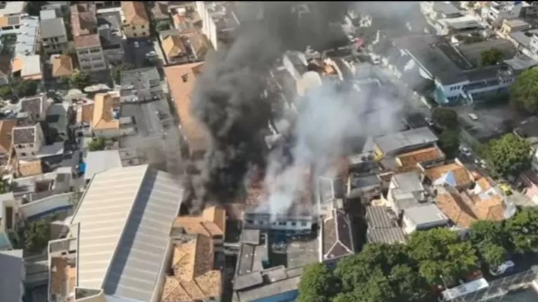 Incêndio na Maximus Confecções gera reunião extraordinária da Liga RJ para garantir Carnaval 2025