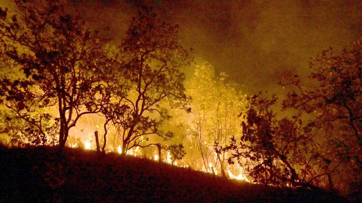 Corpo de Bombeiros do Rio foi acionado para mais de 500 ocorrências de incêndio em dois dias