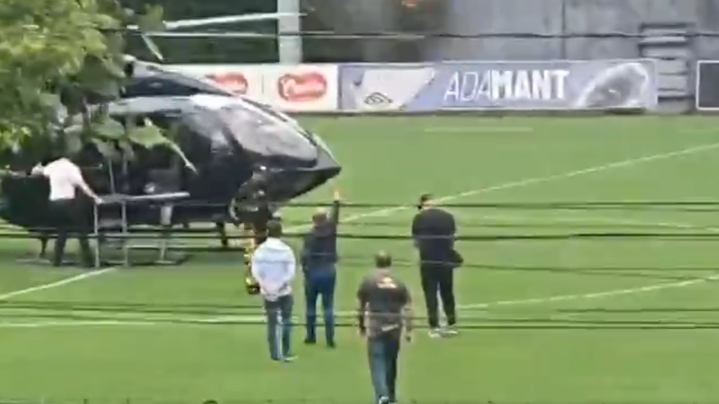 Neymar chega de helicóptero no CT Rei Pelé para primeiro treino no retorno do Santos