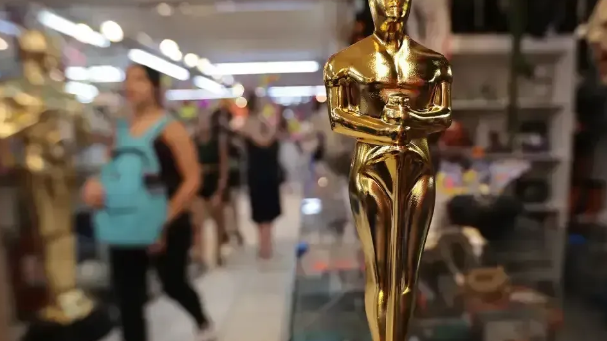 Vendas de réplicas do Oscar aumentam na 25 de Março com sucesso do filme ‘Ainda Estou Aqui’