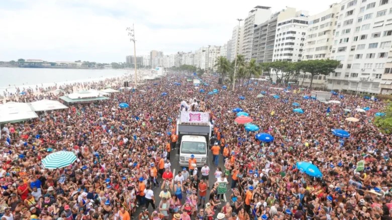 Vítimas de furtos em blocos do Rio relatam golpe da falsa briga