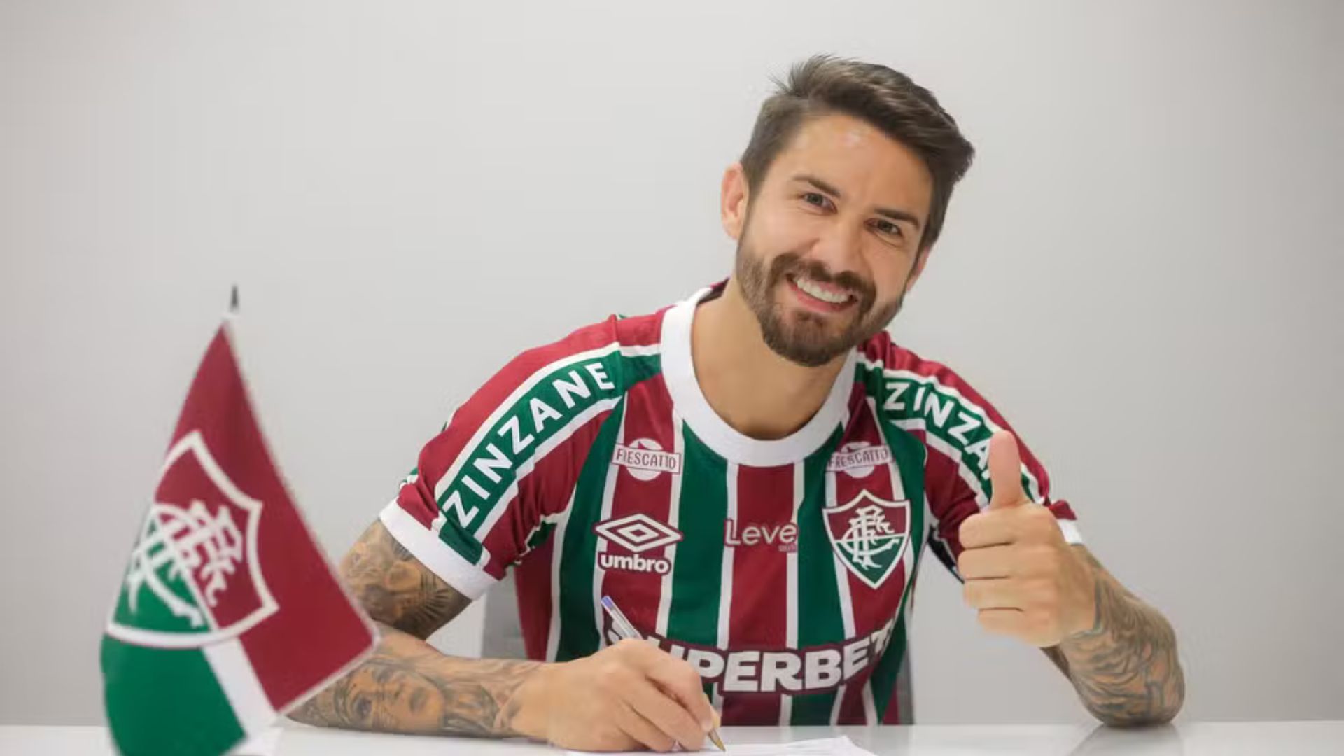 Fluminense anuncia contratação de Everaldo, ex-Bahia