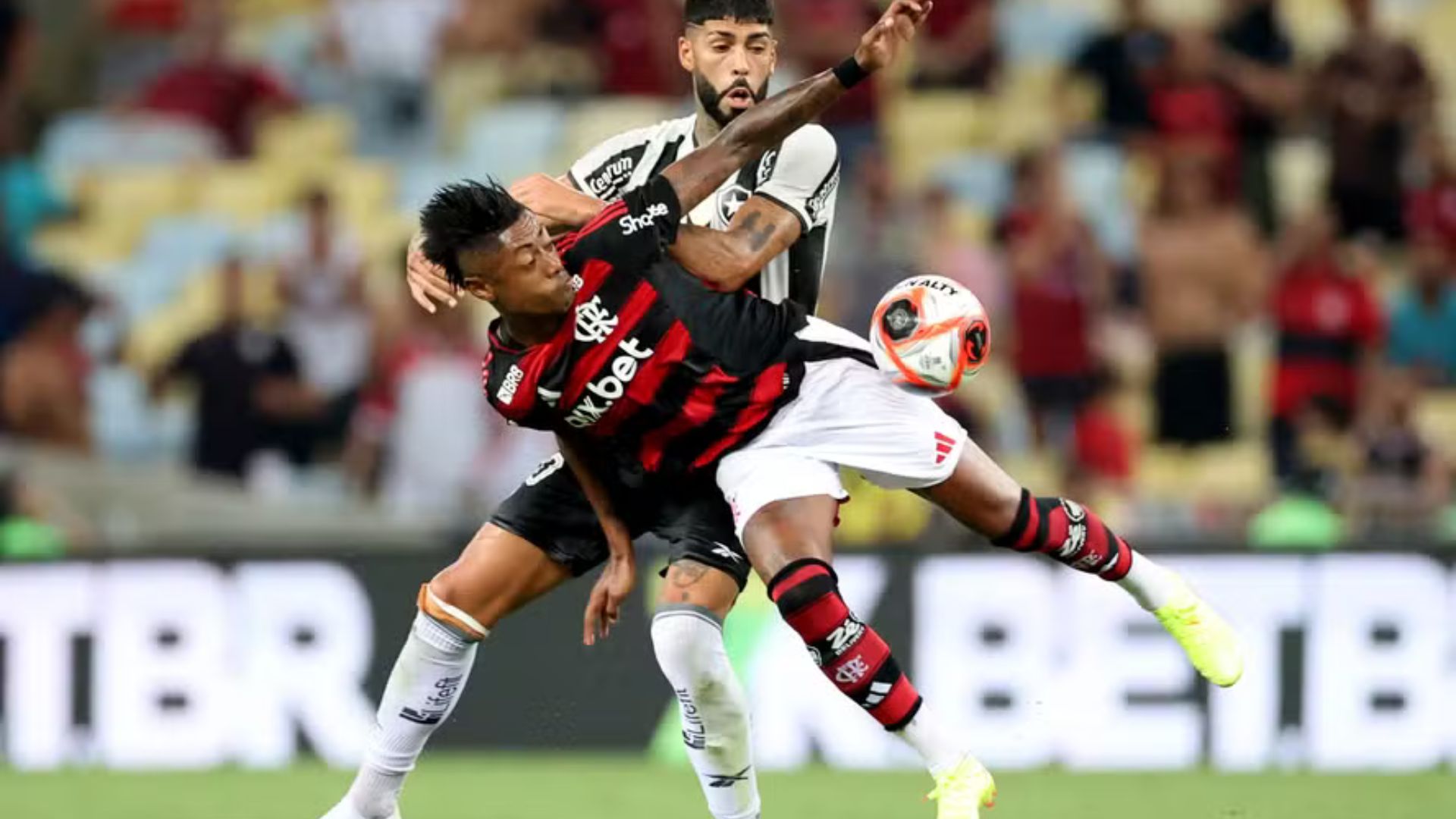 Barboza e Telles, do Botafogo, são suspensos por duas partidas; Cleiton, do Flamengo, pega gancho de quatro jogos após confusão em clássico