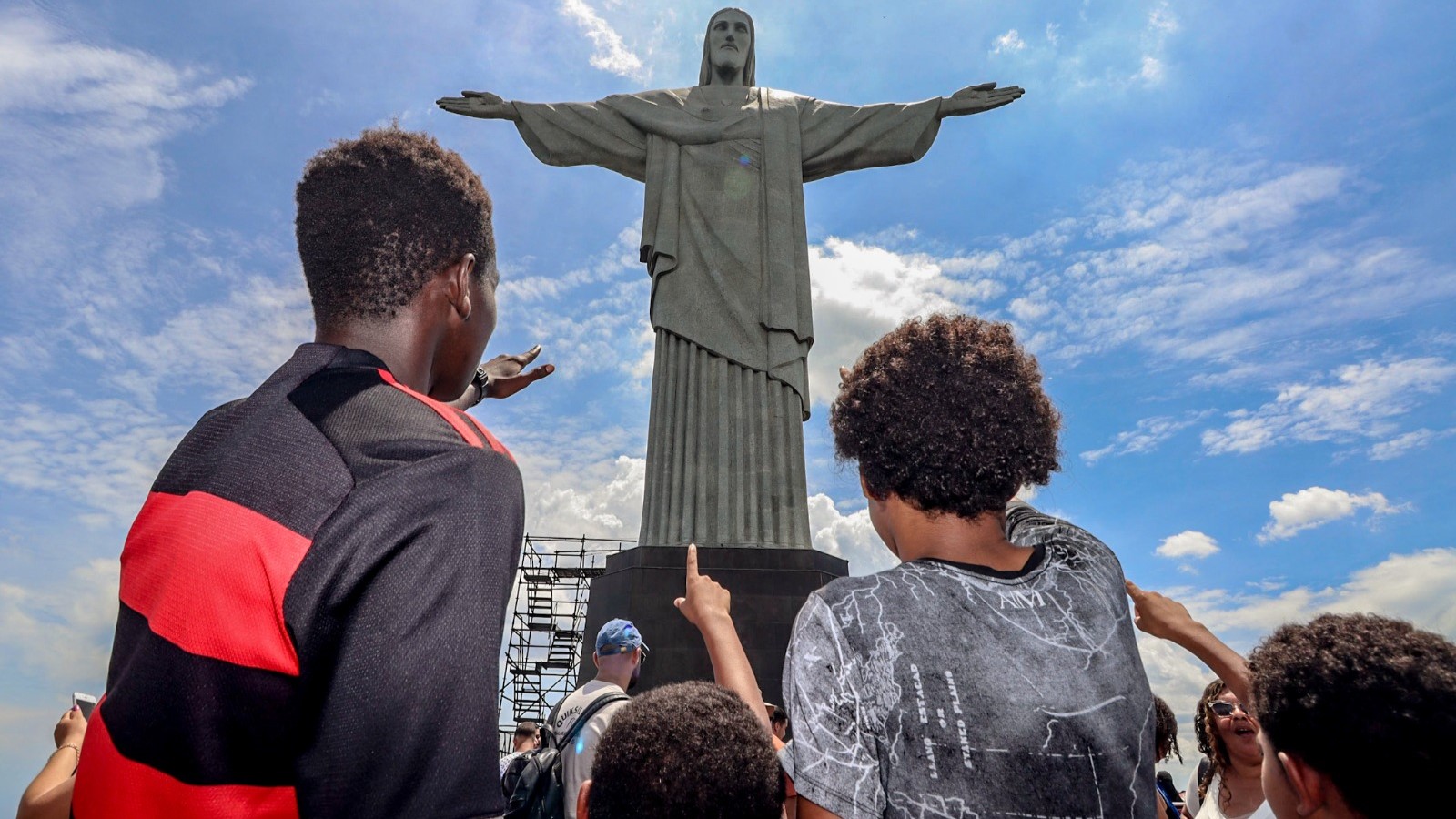 Secretaria de Assistência Social leva crianças e idosos acolhidos no Cristo Redentor pela primeira vez