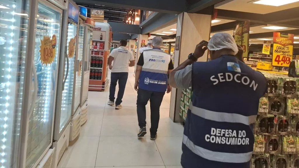 SEDCON e PROCON-RJ autuam em três estabelecimentos por irregularidades no Recreio