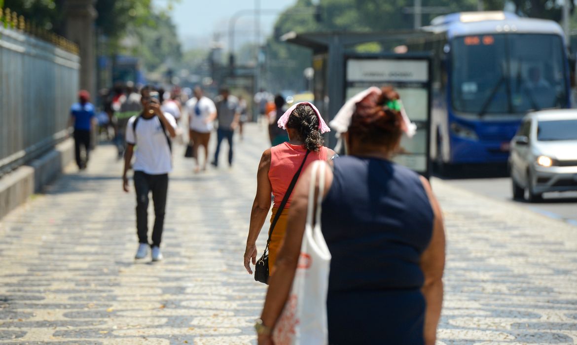 Calor extremo no Rio: pesquisa revela aumento de mortes e alerta para riscos de saúde