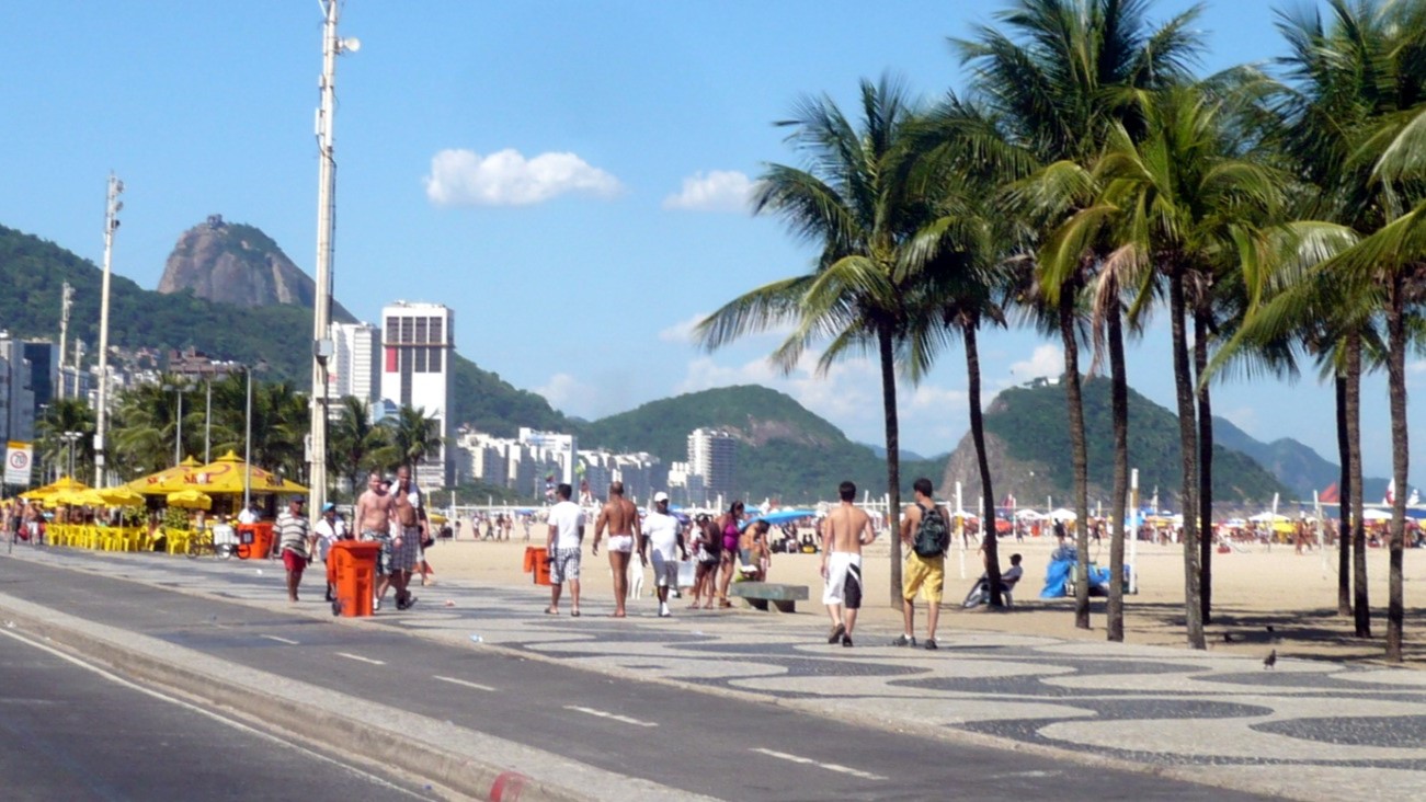 Golpe da maquininha: policiais civis combatem crimes contra turistas em Copacabana