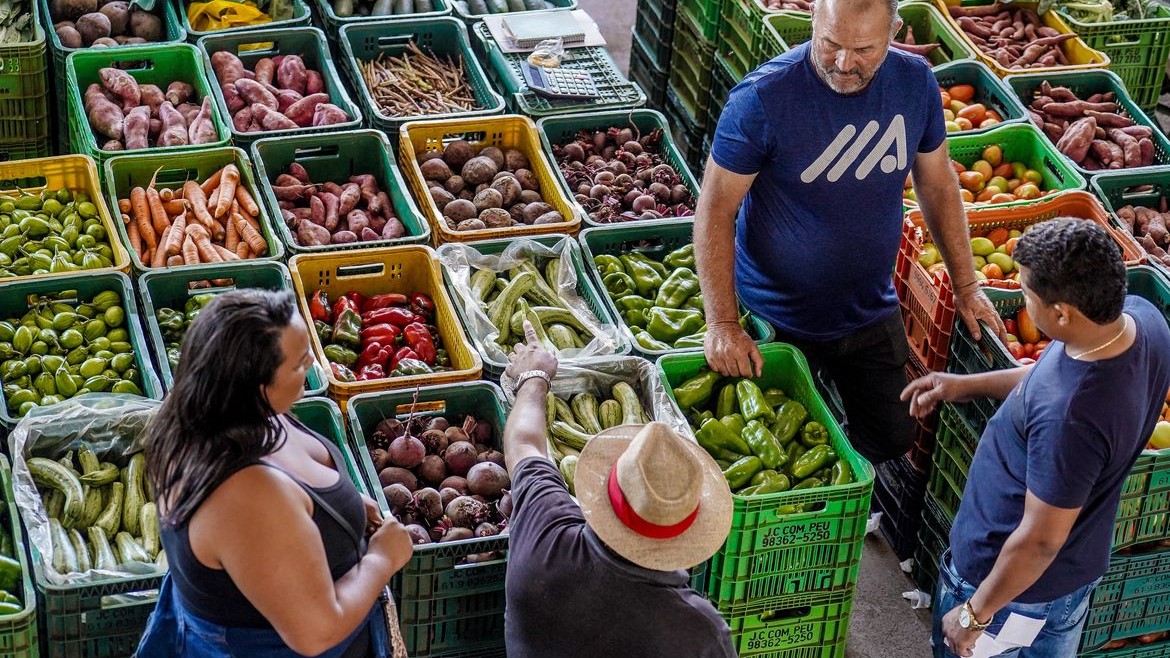 Inflação dos alimentos é explicada por menos oferta, diz IBGE