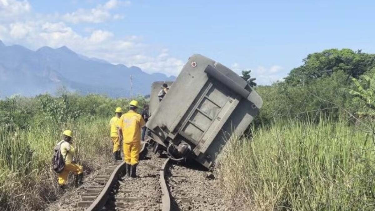 Calor extremo: trem descarrila e tomba em Magé após temperatura de 71°C dilatar trilho