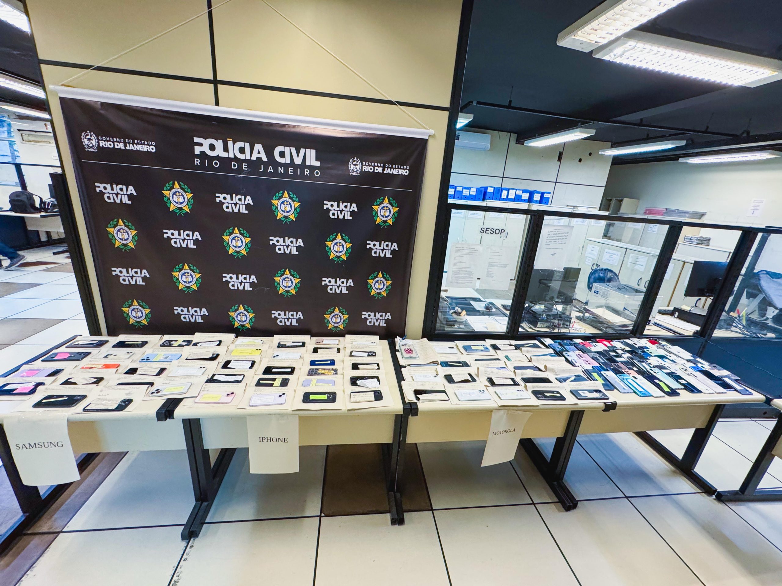 Polícia Civil inicia devolução de 200 celulares recuperados em operação