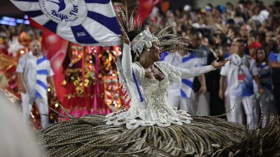 Beija-flor de Nilópolis realiza desfile especial para a comunidade neste sábado (15) com despedida de Neguinho