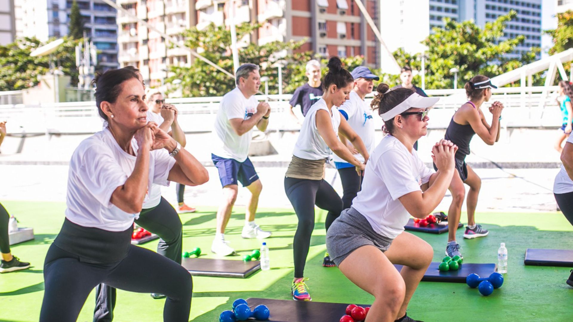 Fashion Mall oferece aulas gratuitas de funcional, alongamento e yoga neste sábado (15)