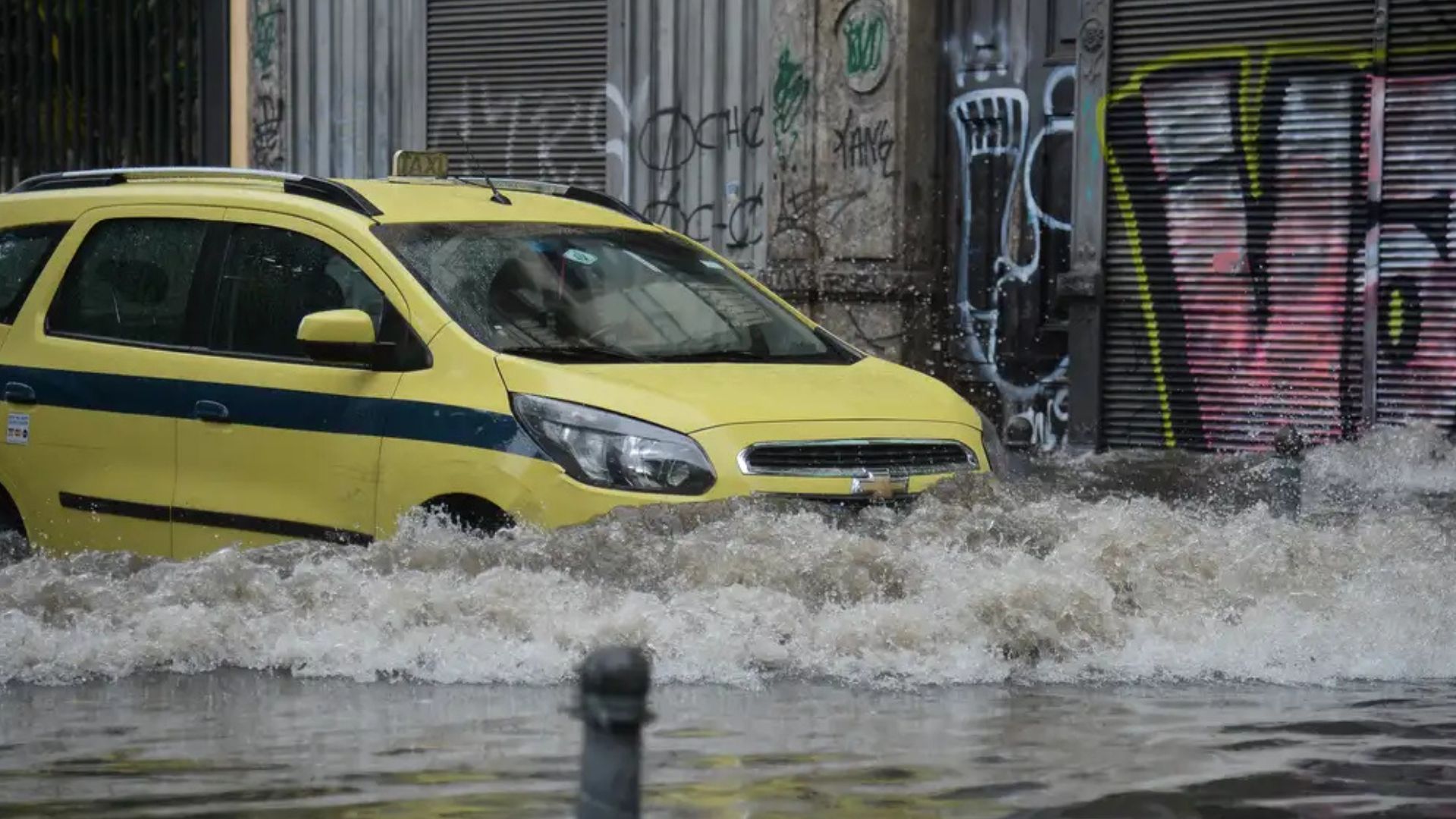 Frente fria provoca chuvas intensas e queda de temperatura no Rio de Janeiro neste fim de semana