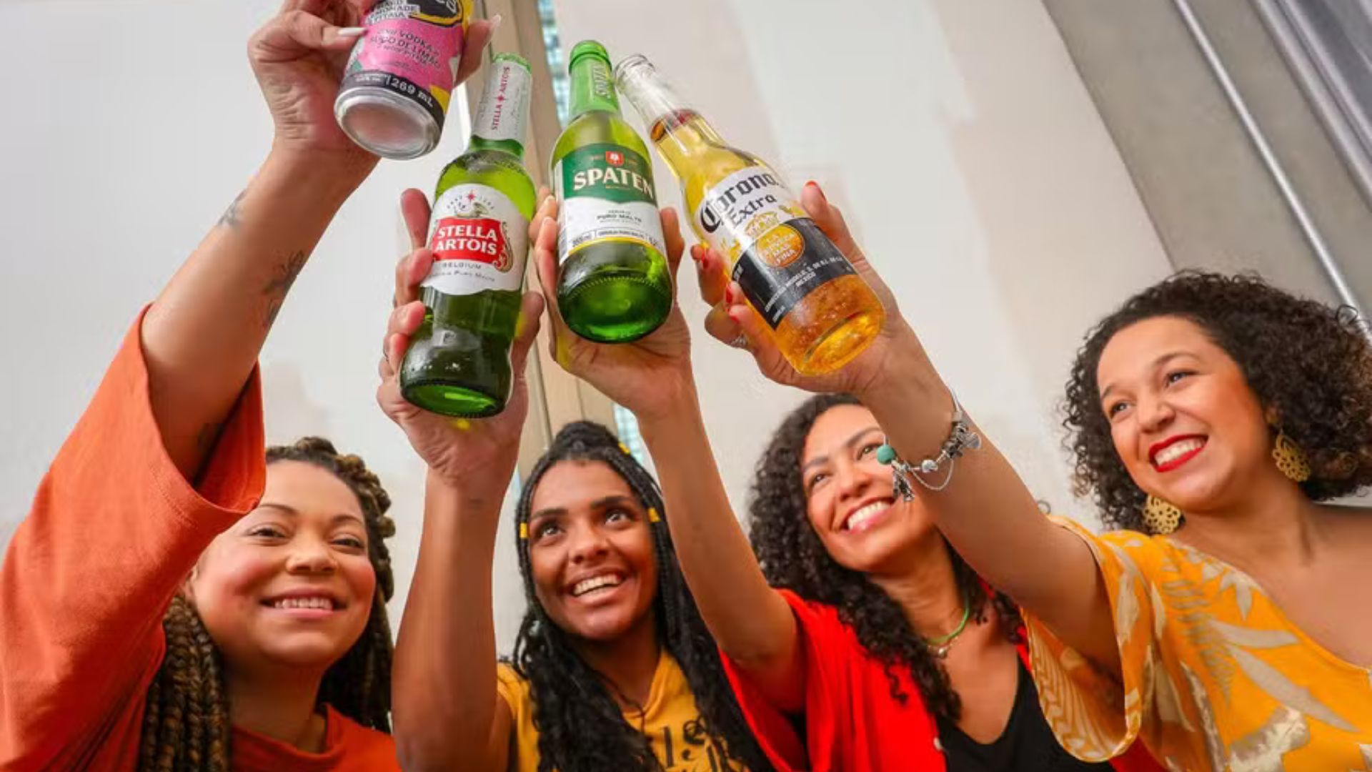 Ambev oferece curso gratuito de cerveja exclusivo para mulheres com 3 mil bolsas disponíveis