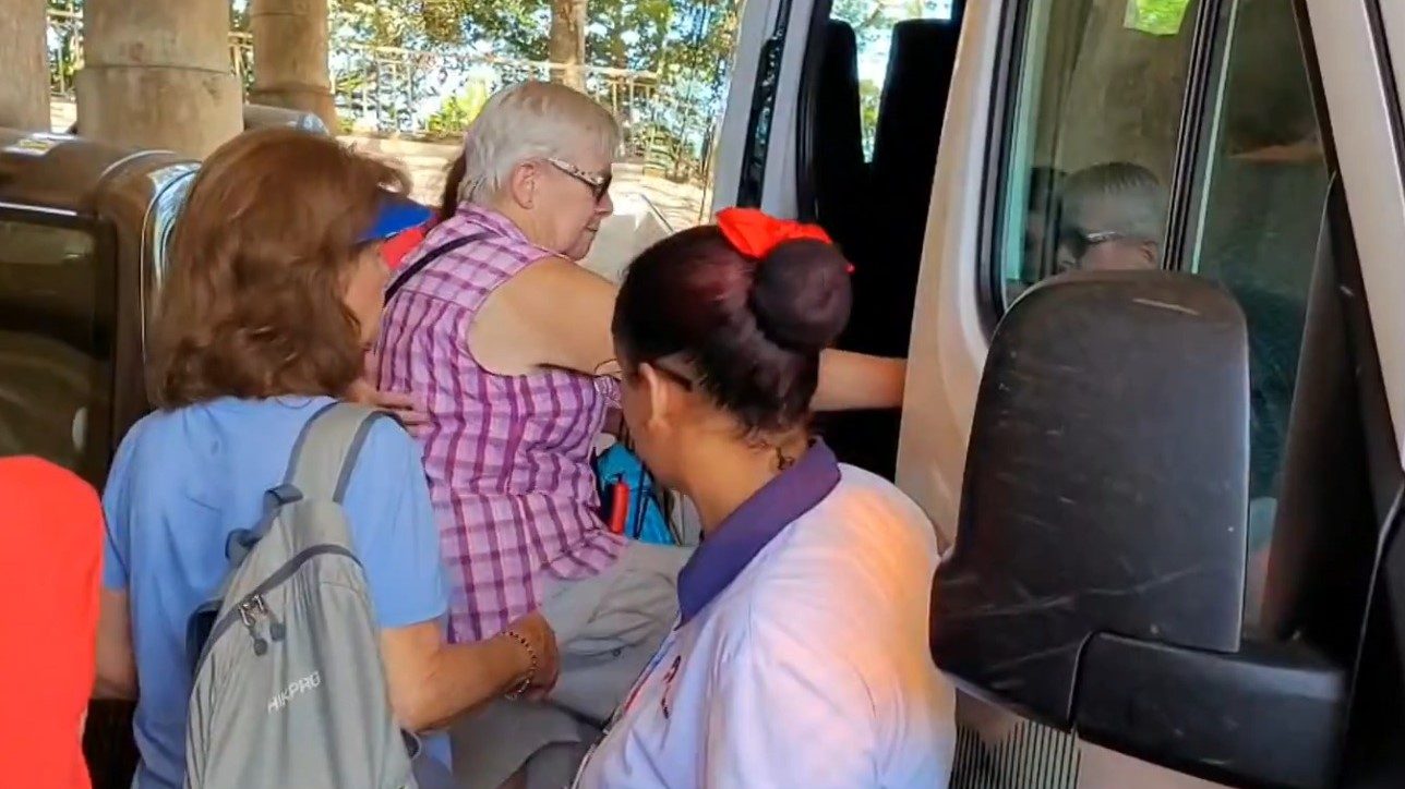 Turistas passam por dificuldades no Trem do Corcovado após queda de energia no Cristo Redentor